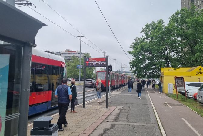 Tramvaji stoje kod Sava Centra