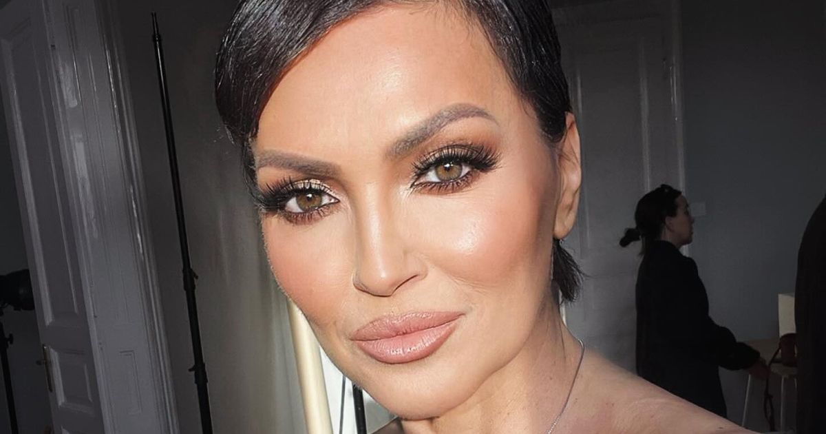 Minimalizam i glamur na delu: Nina Badrić u bezvremenskoj haljini dizajnerke Amine Hasanbegović