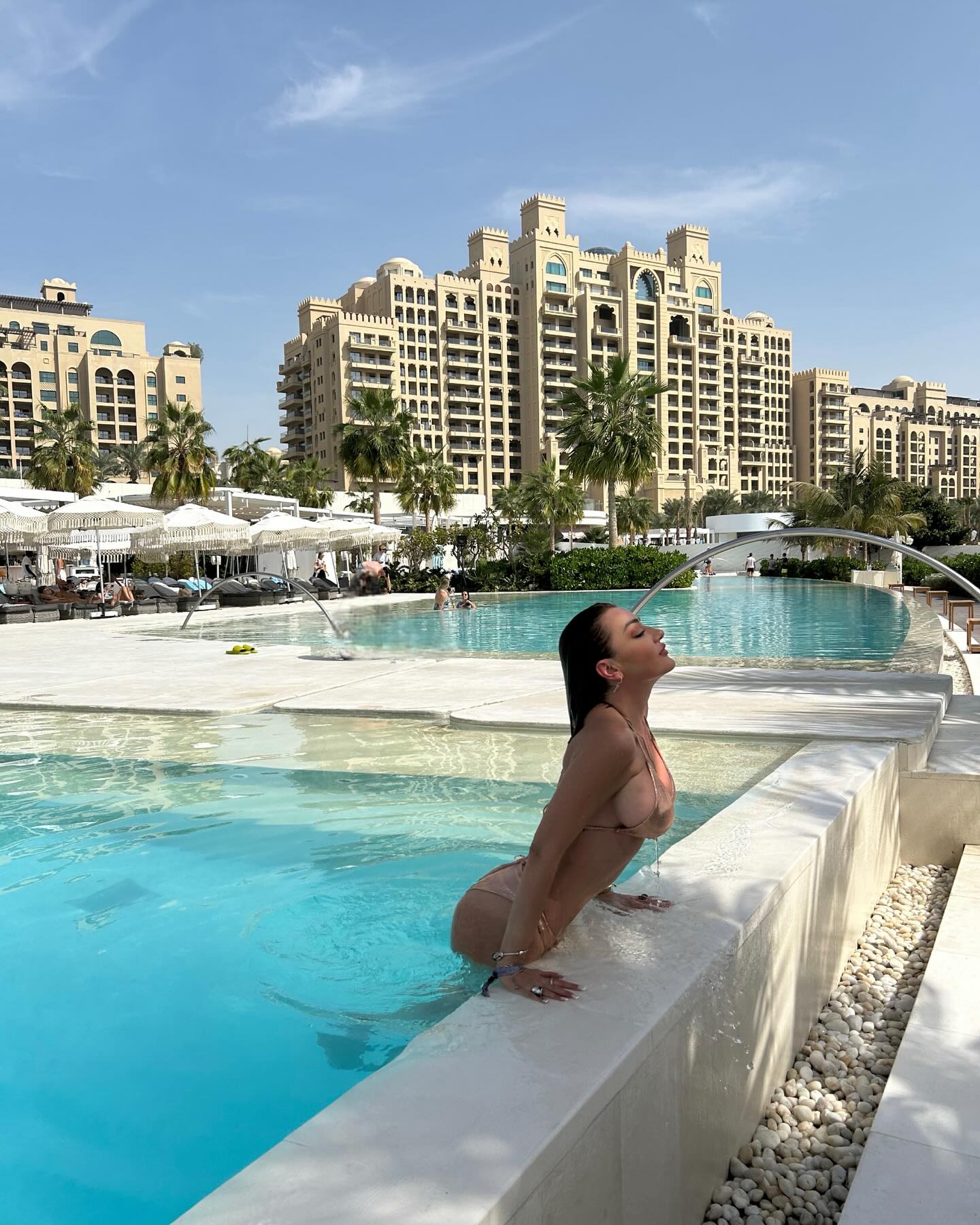 "Imali su odnos na stolu, a meni naredili da čučnem ispod i pevam" Srpska pevačica zgranula javnost priznanjem