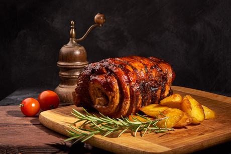 rolovana svinjetina, svinjsko rolovano meso, uskršnji ručak, svečani ručak, meso