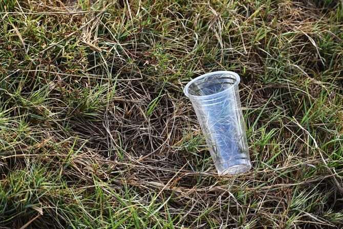 plasticna časa plastika prirpda smeće