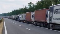 Čekamo satima i satima: Kolaps na graničnom prelazu sa Hrvatskom, kolona šlepera dugačka deset kilometara