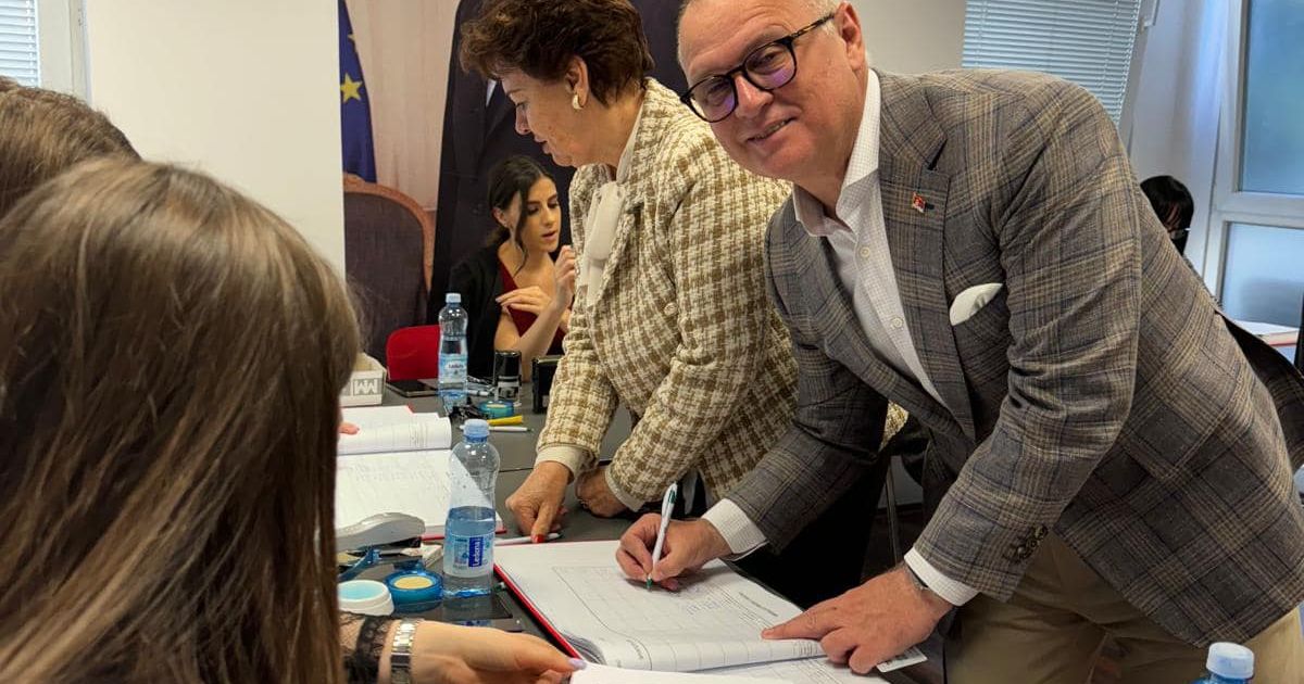 Vesić na Vračaru potpisao podršku listi SNS za izbore za Skupštinu ove gradske opštine