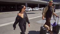 Elena Kitić u bikiniju uslikana na aerodromu, preko ogrnula šuškavac: Doputovala sa dečkom iz Dominikane