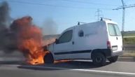 Požar na auto-putu "Miloš Veliki": Gori vozilo u zaustavnoj traci