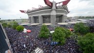 Slike pravog ludila iz Milana: Navijači Intera "opkolili" stadion za proslavu Skudeta, igla nema gde da padne