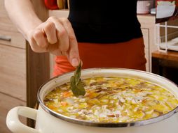 lovor, lovorov list, kuvanje, lonac, jelo