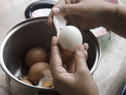 jaja, ljuštenje jaja, vaskrs