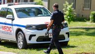 UZNEMIRUJUĆ SNIMAK! Policajac prebio ženu, više puta je udario pesnicom u glavu!