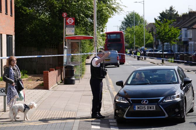 London, policija, napad mačem