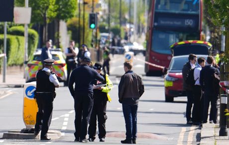 London, policija, napad mačem
