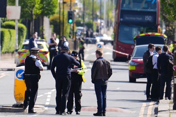 London, policija, napad mačem