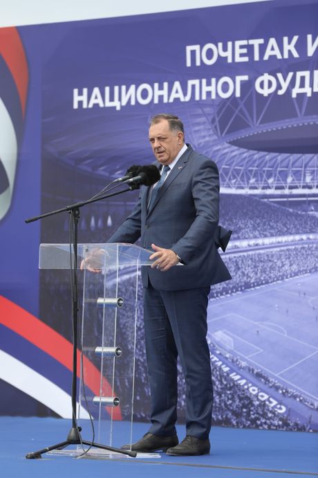 Aleksandar Vučić, Nacionalni stadion