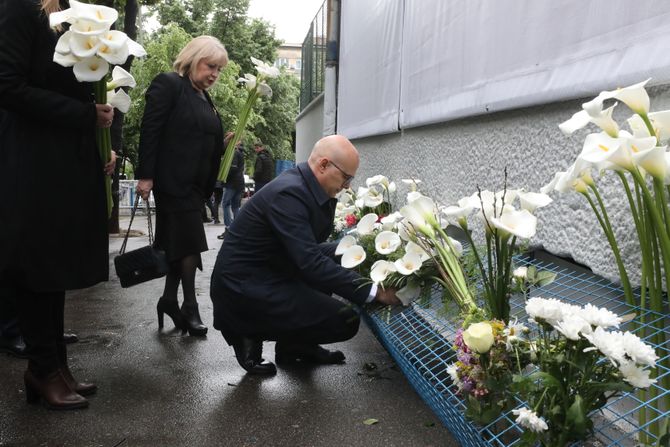 Miloš Vučević na godišnjici tragedije u školi Vladislav Ribnikar