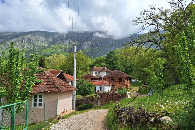 Kamenolom, Suva planina