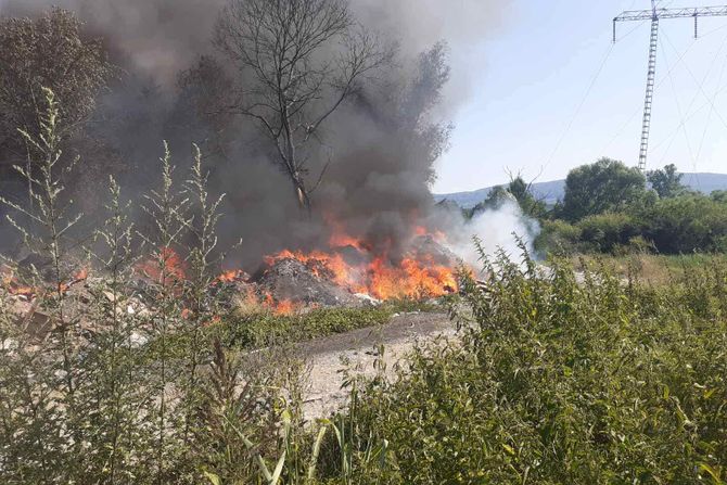 Požar na deponiji Duboko kod Užica