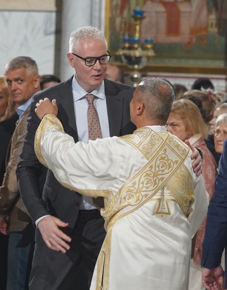 Dejan Tomašević Vaskršnja liturgija u Hramu Svetog Save Uskrs Dejan Tomašević Vaskršnja liturgija u Hramu Svetog Save Uskrs