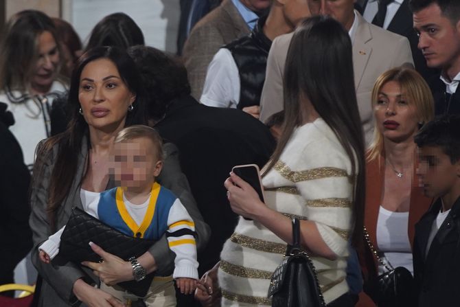 Svetlana Ceca Ražnatović i Bogdana Vaskršnja liturgija u Hramu Svetog Save Uskrs Svetlana Ceca Ražnatović i Bogdana Vaskršnja liturgija u Hramu Svetog Save Uskrs