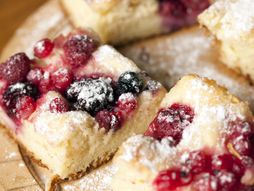 torta sa šumskim voćem