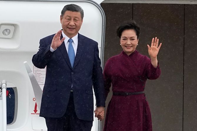 Si Đinping, Peng Lijuan Si Đinping, Peng Lijuan