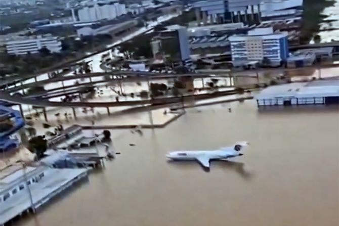 Poplave Brazil, avion u blatu