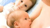 Šta je tandemsko dojenje i kako izgleda dojiti decu različitog uzrasta