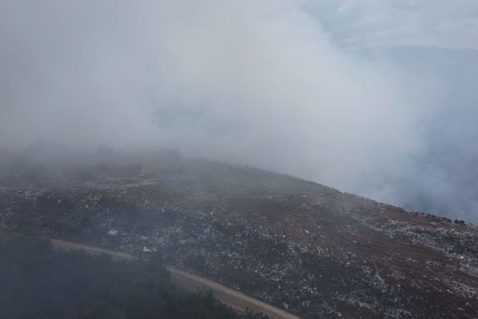 Oblak dima svako jutro budi meštane sela u blizini deponije Duboko