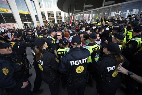 Demonstranti se sukobili sa policijom ispred Malme arene