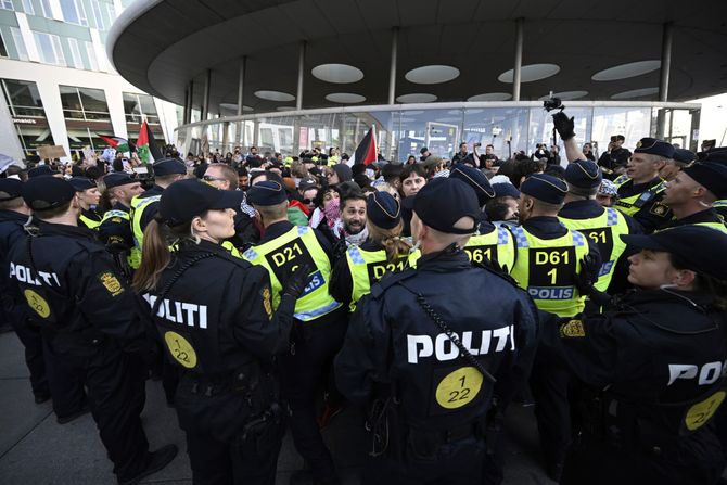 Demonstranti se sukobili sa policijom ispred Malme arene