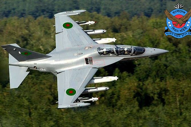 YAK 130 bangladeš