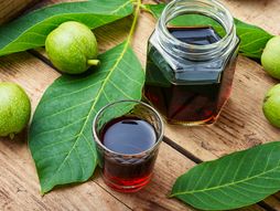 orahovača, recept za orahovaču, liker, alkoholni napitak