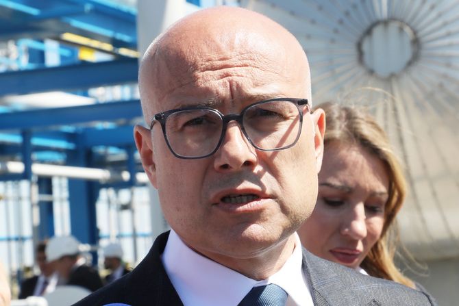 Miloš Vučević , Banatski dvor, skladište gasa Miloš Vučević , Banatski dvor, skladište gasa