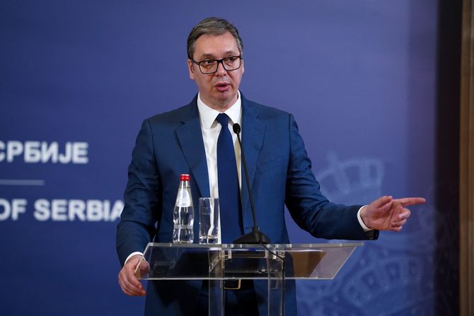 Konferencija, Aleksandar Vučić, komesar Evropske unije za susedsku politiku i proširenje Oliver Varhejije