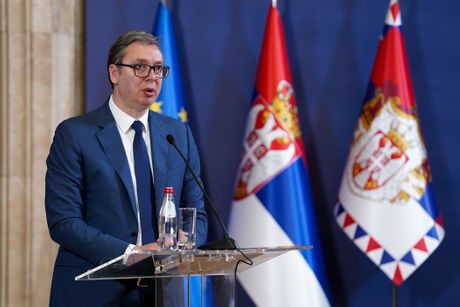 Konferencija, Aleksandar Vučić, komesar Evropske unije za susedsku politiku i proširenje Oliver Varhejije