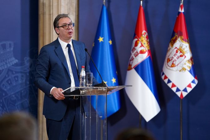 Konferencija, Aleksandar Vučić, komesar Evropske unije za susedsku politiku i proširenje Oliver Varhejije