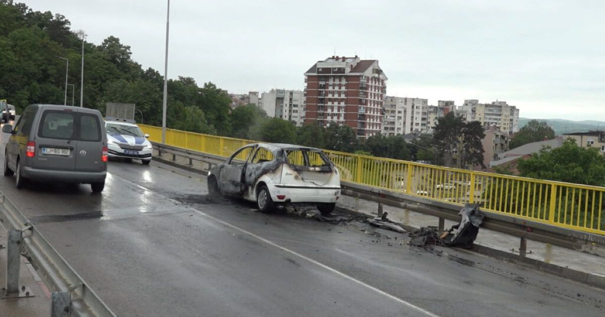 Zapalio Se Auto Na Nadvožnjaku U Zaječaru: Jeziv Snimak, Od Vozila ...