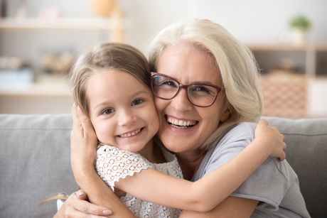 starija mama i dete starija mama i dete