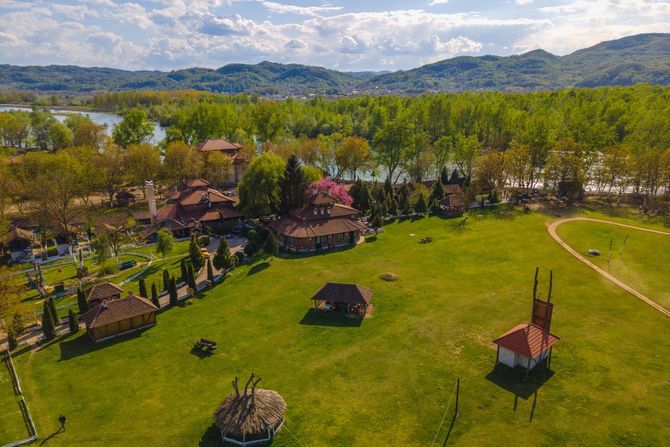 Etno-selo "Sunčana reka" Etno-selo "Sunčana reka"