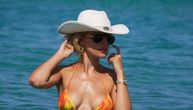 Model Bruks Nejder u bikiniju zapalila Majami: Promenila boju kose i najavila razvod