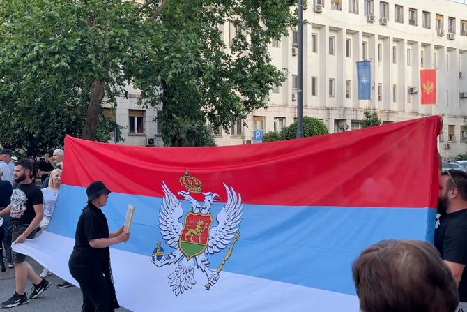 Srbi u Crnoj Gori ustali protiv izdaje protest Podgorica Srebrenica Genocid UN