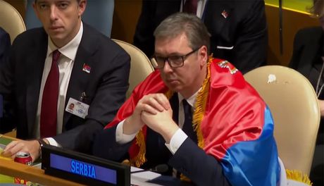 Aleksandar Vučić Marko Đurić Srbija srpska zastava Njujork Sednica Generalne skupštine UN Srebrenica