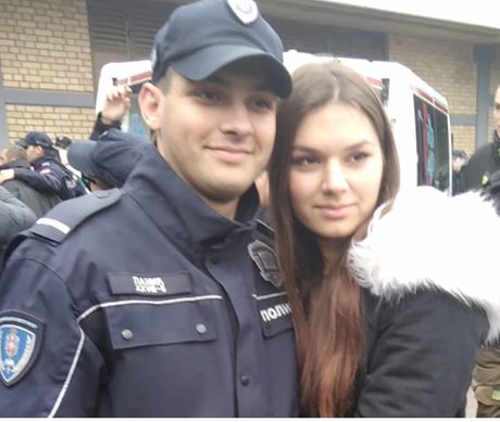 Milan i Kristina Panić, brat i sestra koje je ubio Uroš Blažić u masakru u Mladenovcu, majka Zorica Panić Milan i Kristina Panić, brat i sestra koje je ubio Uroš Blažić u masakru u Mladenovcu, majka Zorica Panić