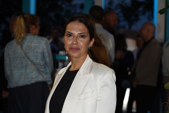 Otvorena izložba "Mai visto" modnog fotografa Miloša Nadaždina u Beogradu Otvorena izložba "Mai visto" modnog fotografa Miloša Nadaždina u Beogradu