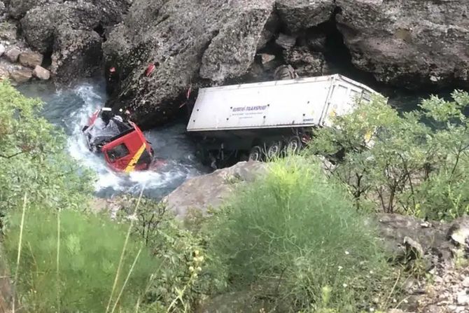 Kamion sleteo s puta u Dromiri Kamion sleteo s puta u Dromiri