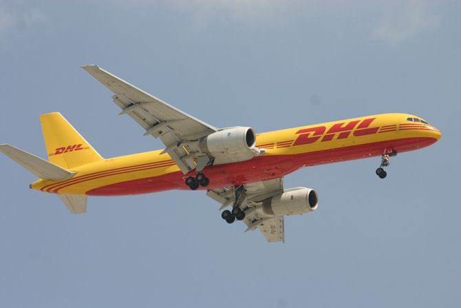 DHL boeing 757