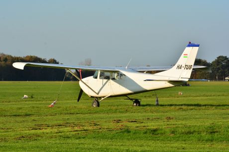 Cessna 182D Skylane (HA-TUB)
