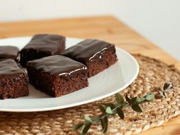 čokoladni kolač, medeno srce, brauni