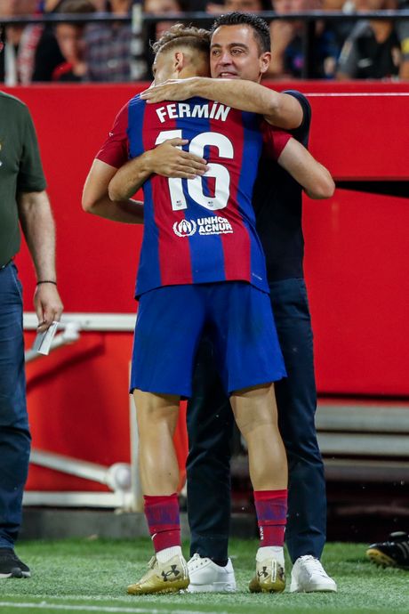 FK Barselona - Ćavi i Fermin Lopez