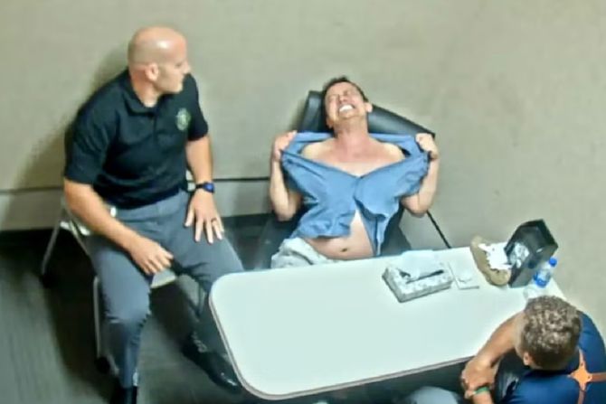 Tomas Perez Mlađi u policiji Tomas Perez Mlađi u policiji