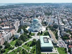 Aleksandar Šapić, uređenje platoa ispred Hrama Svetog Save